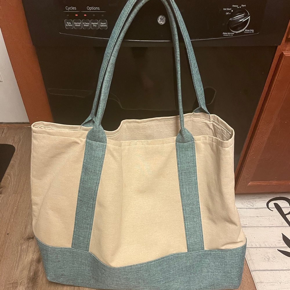 MASSIVE TOTE BAG
